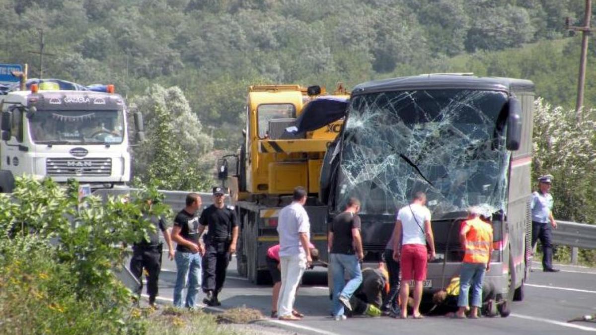 soferul autocarului rasturnat la braila acuzat ca avea viteza prea mare