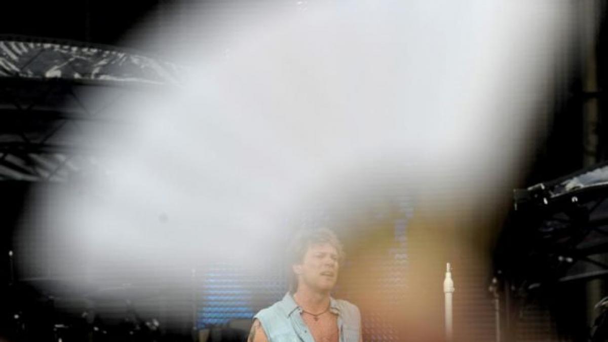 bon jovi a inregistrat o balada de dragoste in chineza cum suna melodia