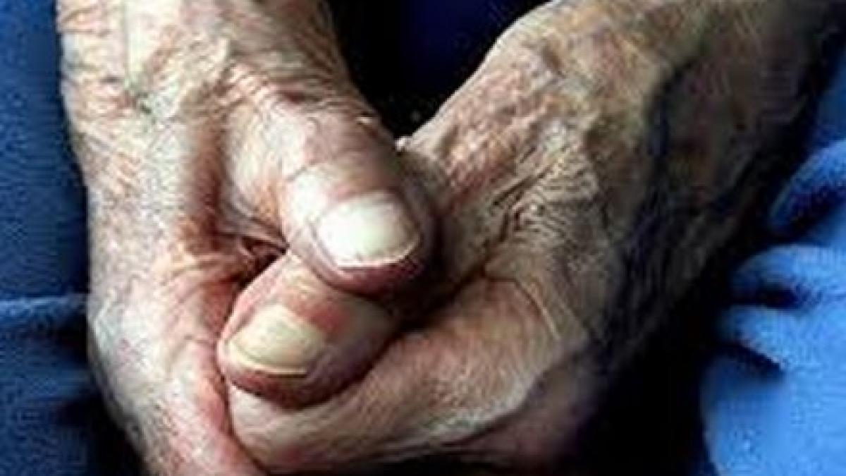 o batrana din pitesti si a luat viata pentru ca nu mai suporta saracia in care traia