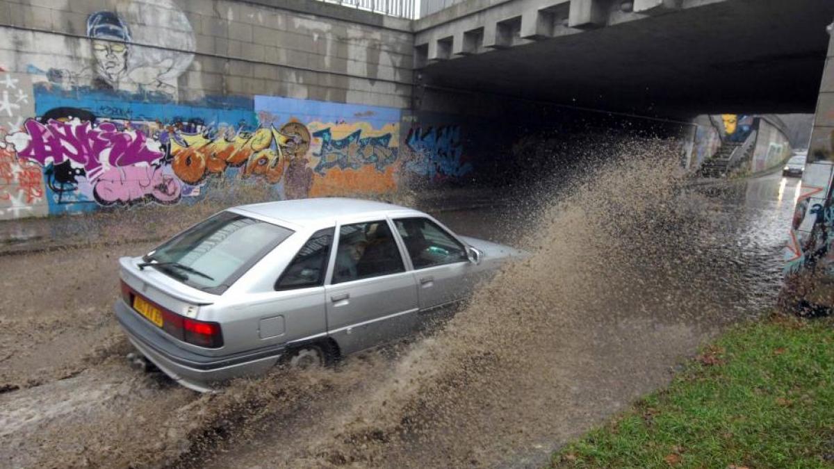 ploaie torentiala la timisoara mall ul strazile spitalul si zeci de case inundate