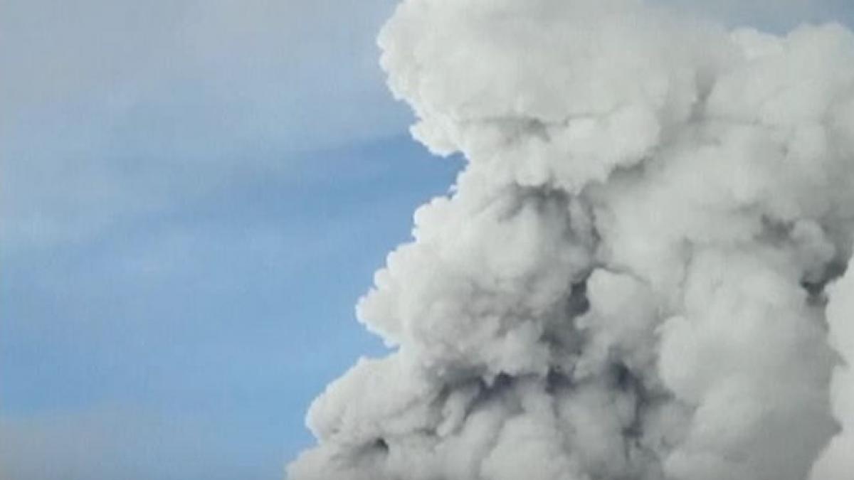 imagini spectaculoase in ecuador unul dintre cei mai periculosi vulcani din lume a erupt