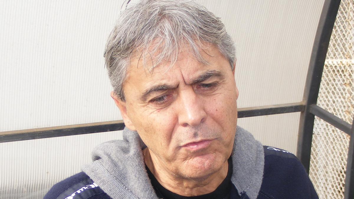 casa antrenorului sorin cartu a fost devastata de fani