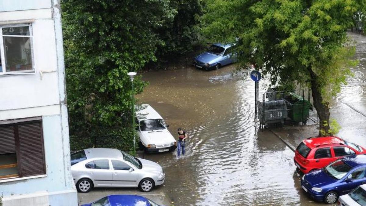 imagini incredibile la arad o ploaie torentiala a blocat o parte din oras