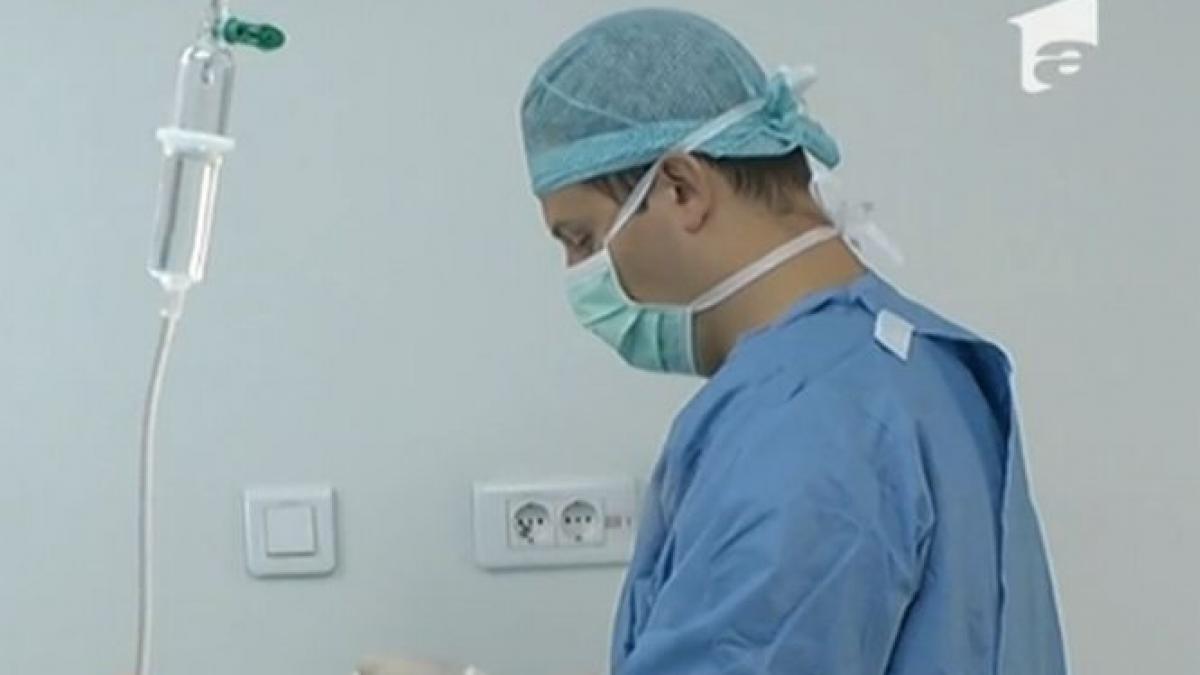 a ramas cu fata paralizata dupa un atac cerebral medicii ii vor reda zambetul