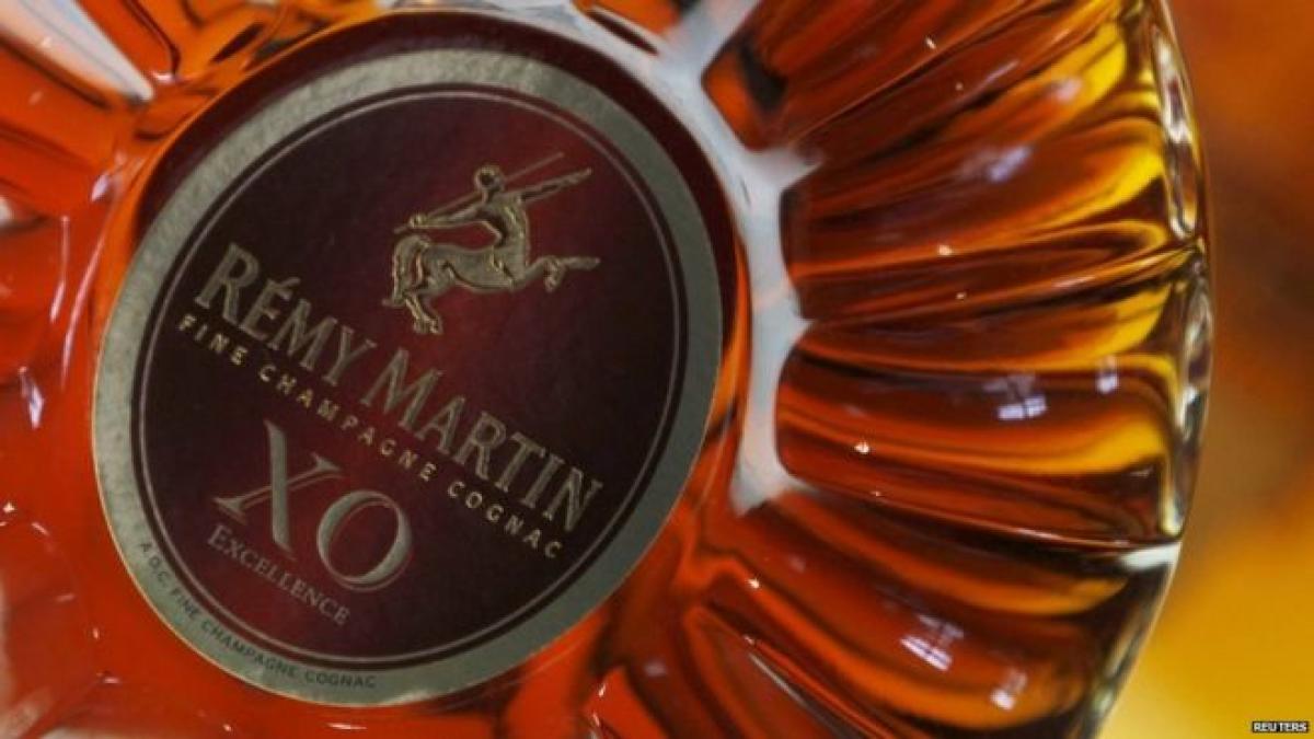 incredibil a refuzat sa arunce din bagaj sticla de coniac de 200 de dolari la urcarea in avion ce a