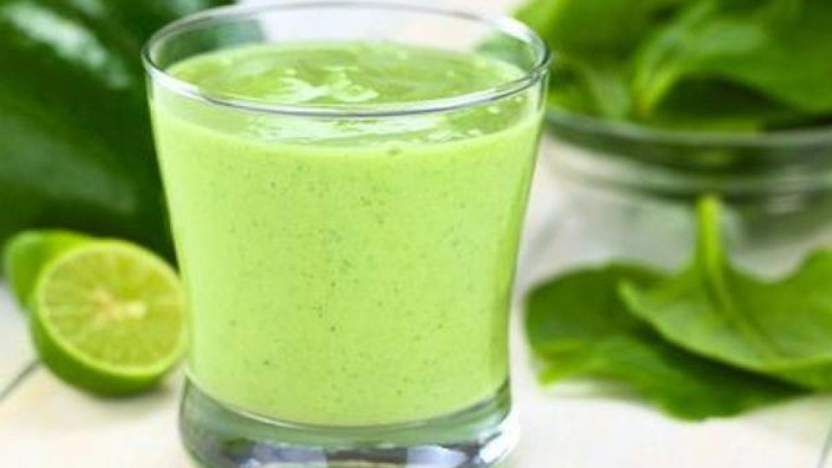 smoothie cu frunze verzi o solutie la indemana pentru tenul tau