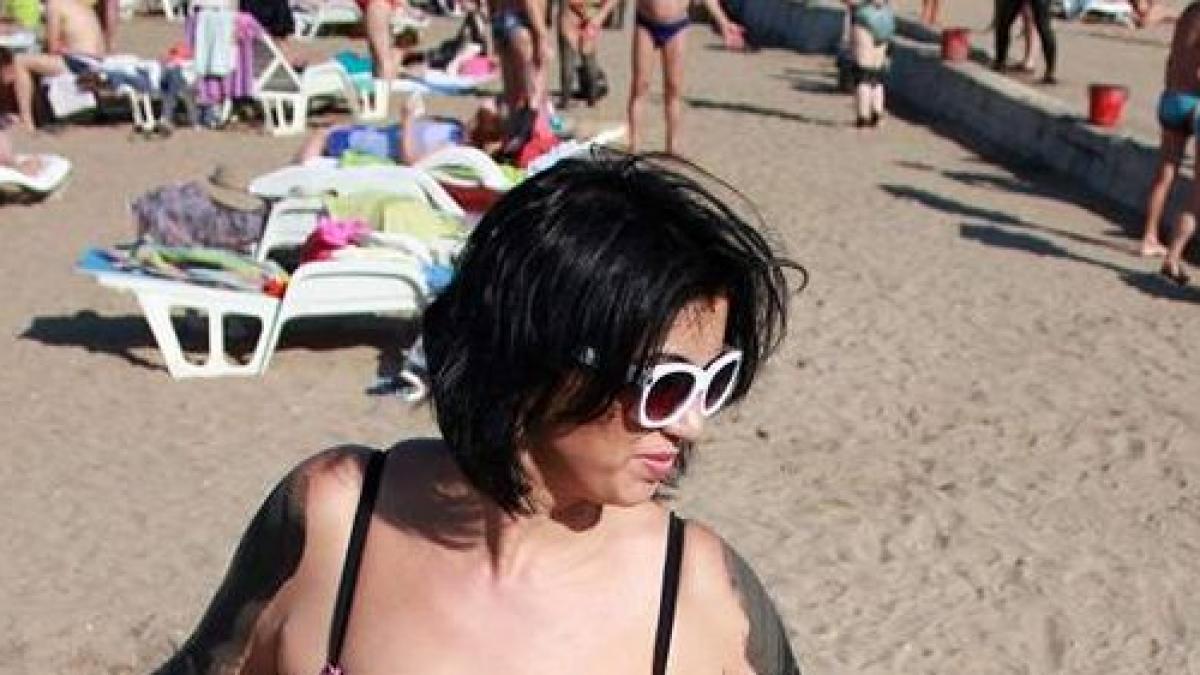 adriana bahmuteanu in costum de baie fosta sotie a lui prigoana mandra de fizicul ei