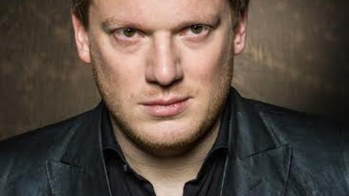 baritonul daniel schumtzhard il inlocuieste pe levente molnar in distributia carmina burana