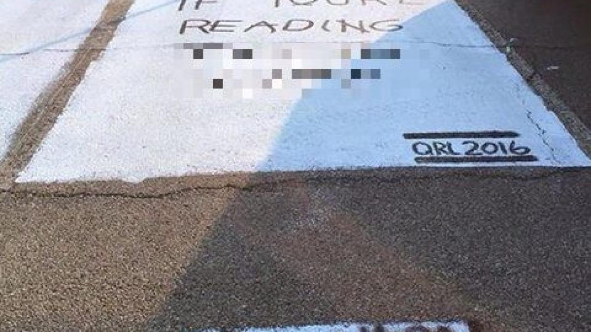 cel mai tare loc de parcare uite ce a scris un elev langa scoala la care invata