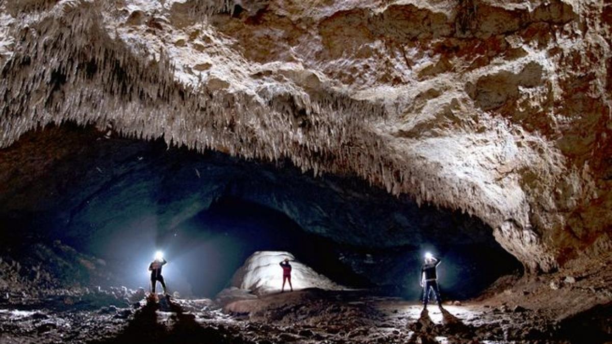 romania mereu surprinzatoare legenda catedralei de sub munte