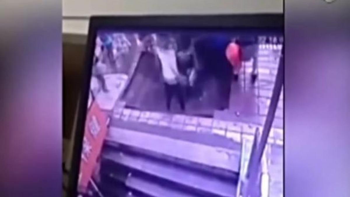 s a surpat pamantul sub ei oamenii au fost inghititi sub daramaturi