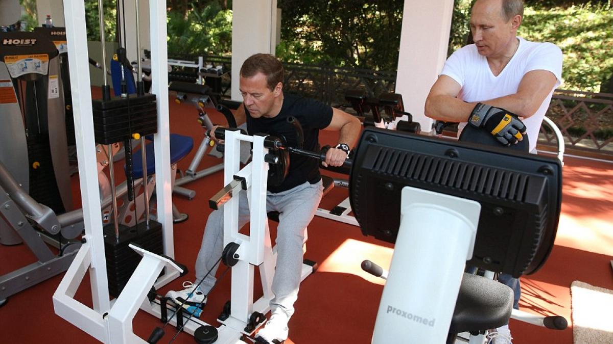 secretele lui vladimir putin cum se mentine presedintele rus in forta