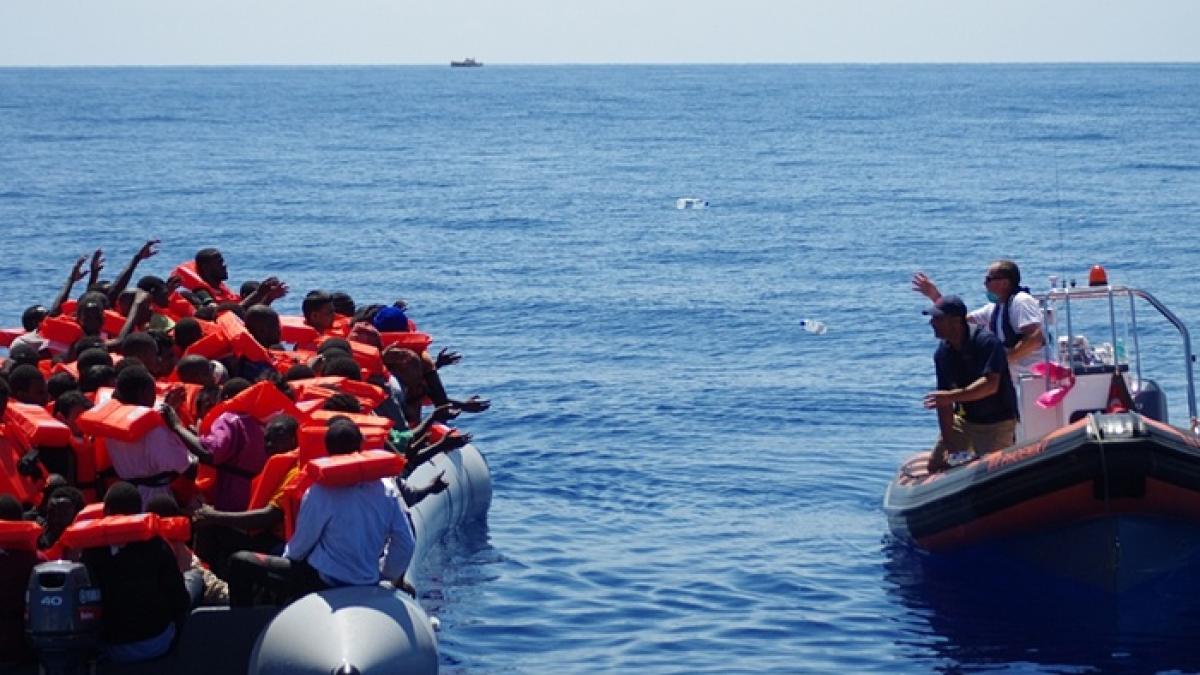 spania 15 persoane care transportau imigranti cu scutere pe mare au fost arestate