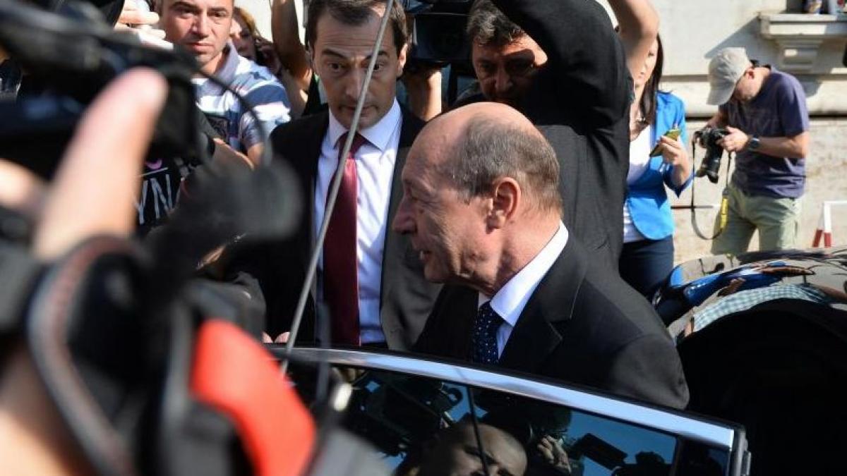 traian basescu afla miercuri daca va fi judecat pentru santaj