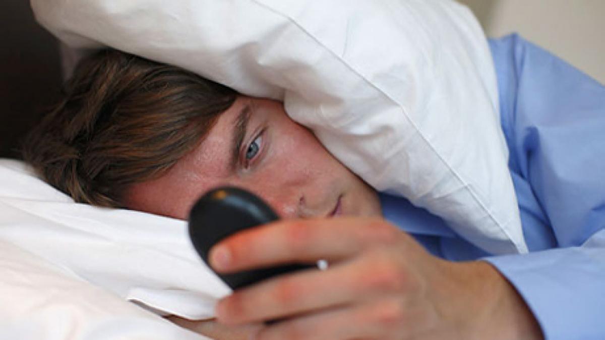 ce se intampla cu cu creierul si cu corpul tau atunci cand folosesti telefonul inainte de culcare