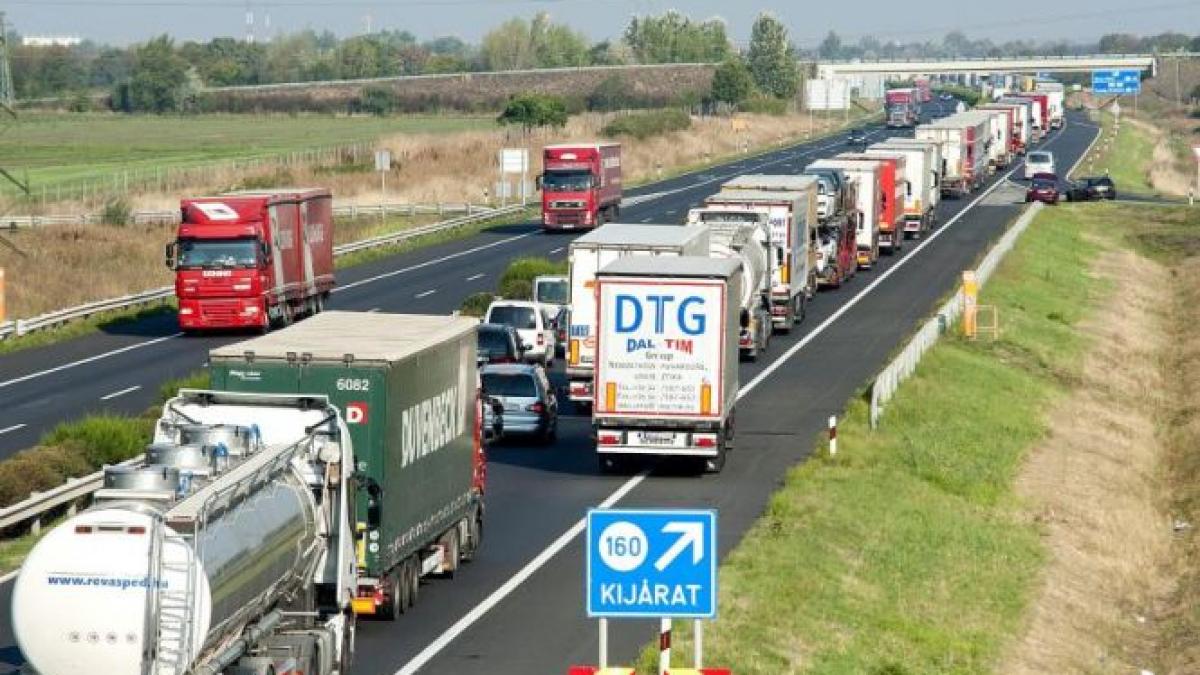 coada de masini de 20 kilometri pe autostrada m1 din ungaria
