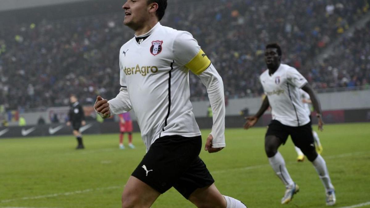 iordanescu l a desfiintat pe budescu chiar daca il avea in stanga lui