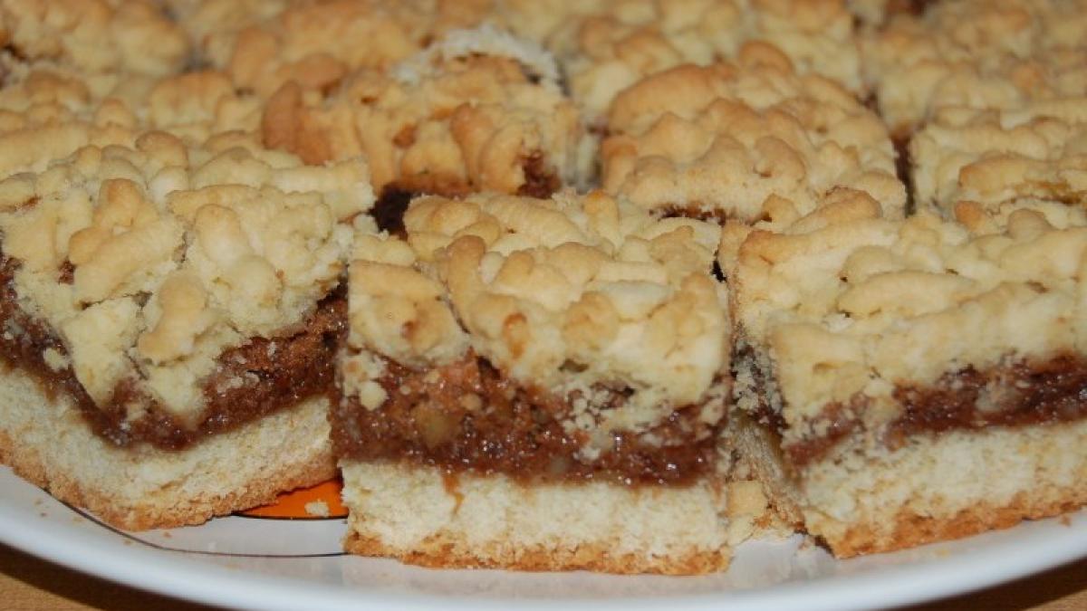 prajitura cu mere si biscuiti