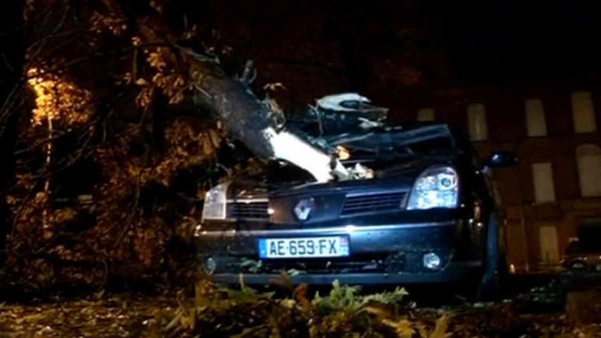 furtuni violente in franta doi morti si zeci de mii de locuinte fara energie electrica