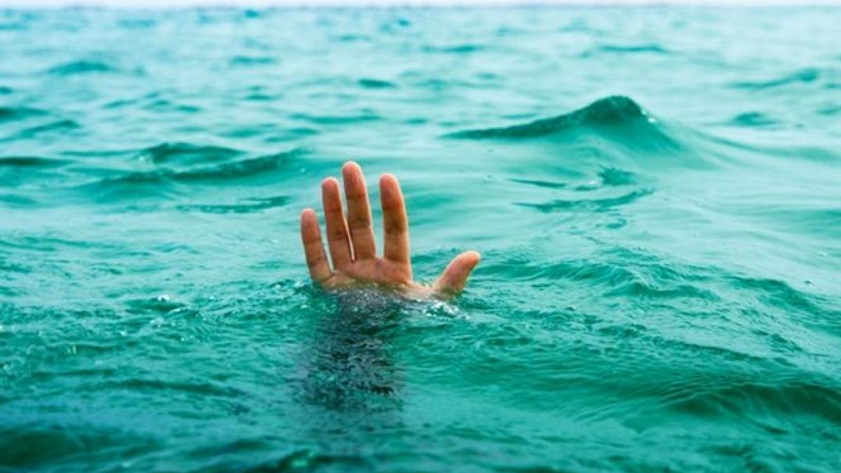 a murit in acelasi mod in care si a pierdut viata tatal sau autoritatile ii cauta trupul in dunare