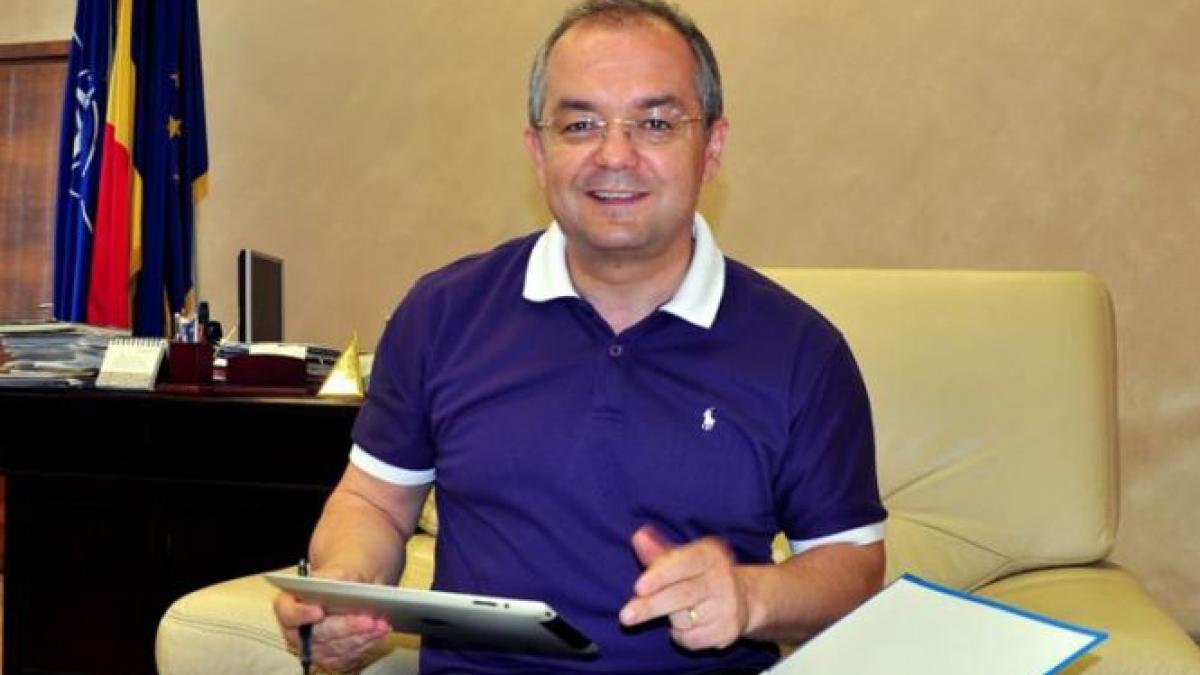 emil boc blocheaza apelurile jurnalistilor incomozi