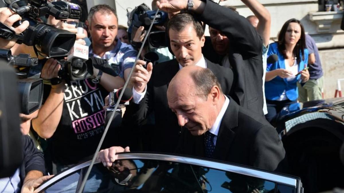 traian basescu inculpat pentru amenintare usor usor justitia se apropie de adevar