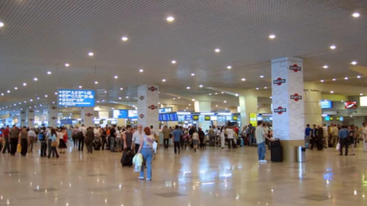 un incendiu a provocat haos pe cel mai aglomerat aeroport din moscova