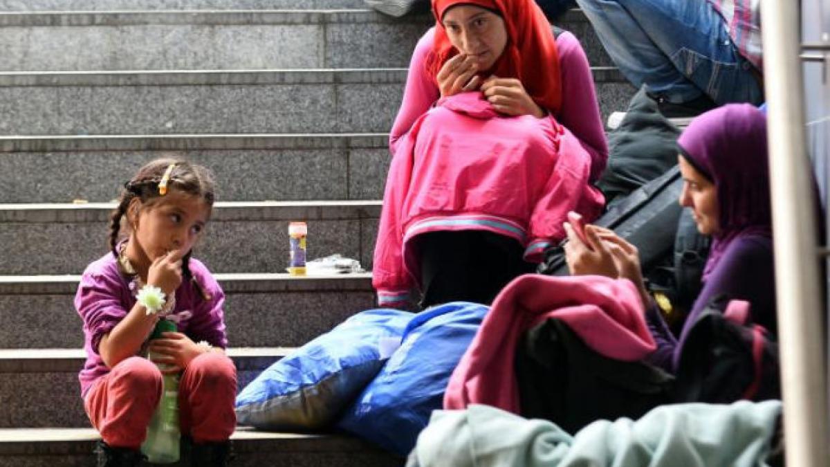 dragnea a vorbit cu refugiatii din budapesta sunt si oameni extrem de amarati dar si altii foarte