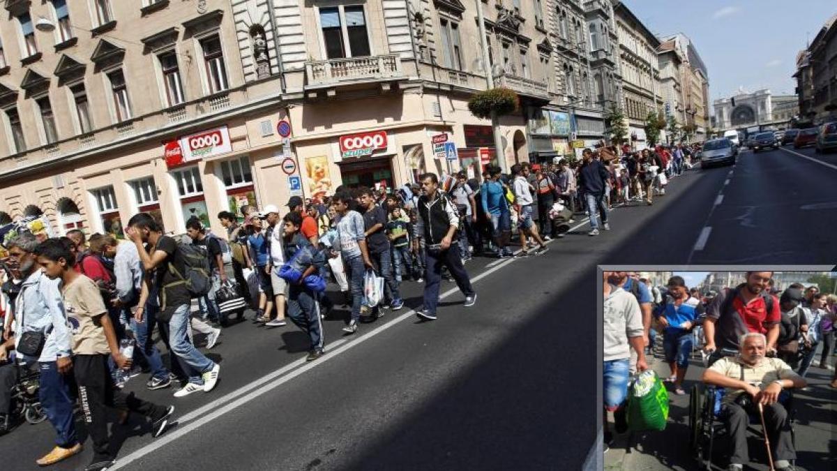 s au saturat sa astepte imigrantii din gara keleti au pornit pe jos catre austria si germania doar