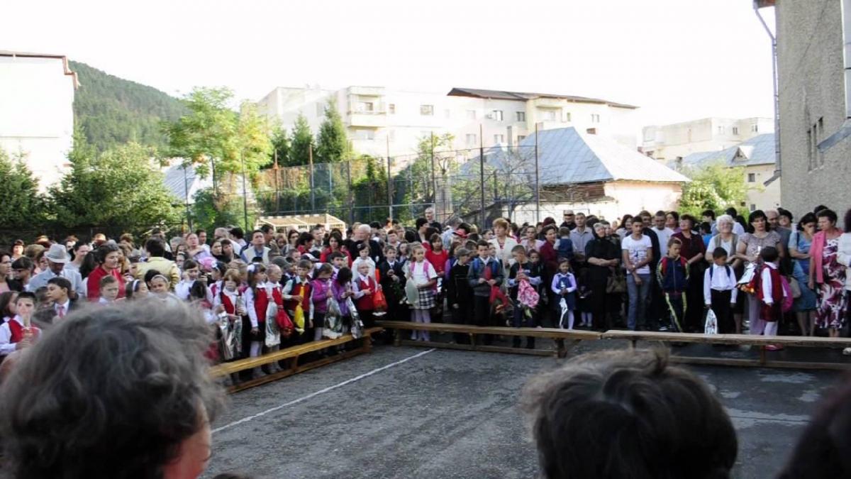 clopotelul suna a paguba in buzunarele parintilor