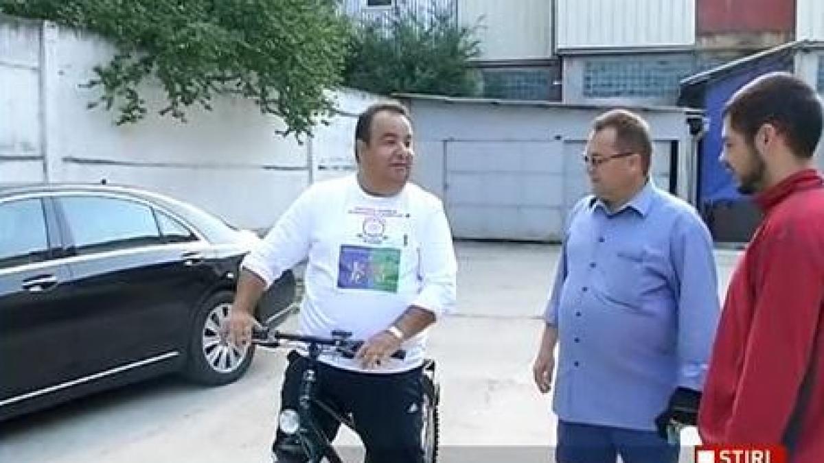 dorin cioaba a dat luxul limuzinei pe o bicicleta