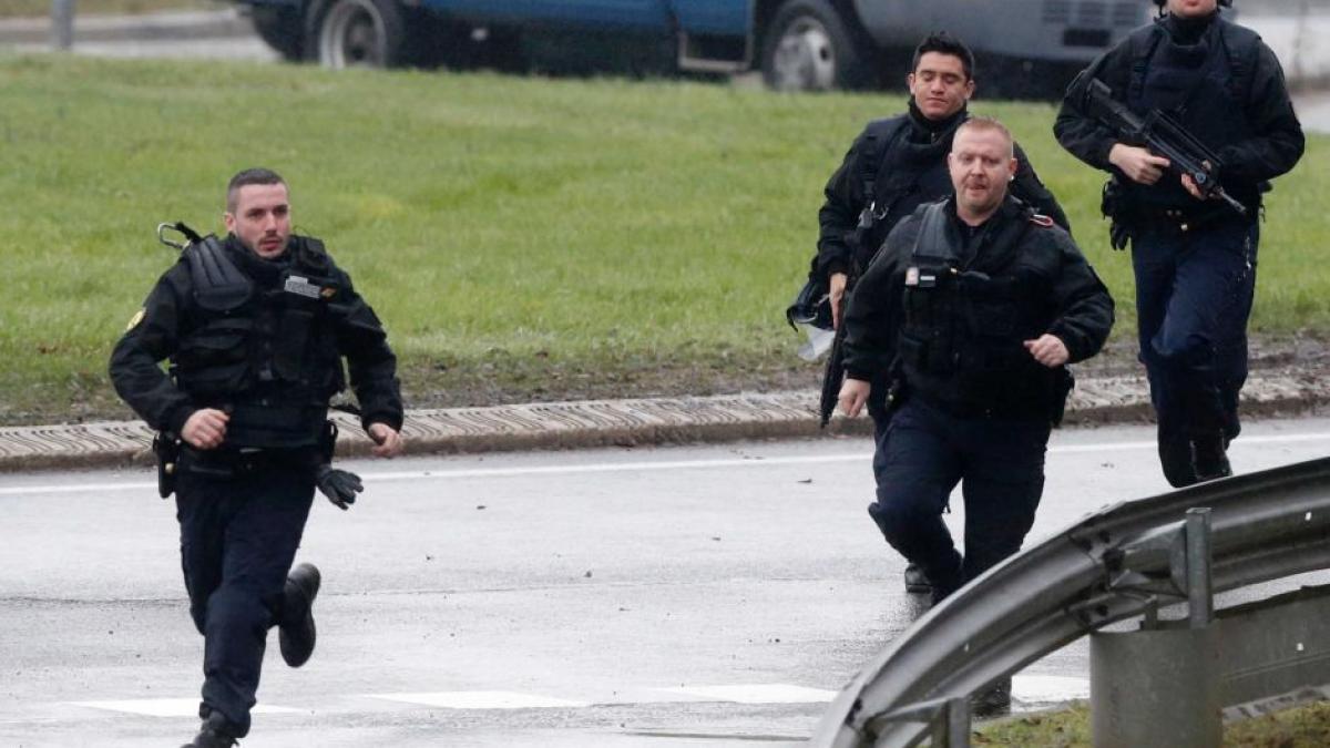 aproape 8 000 de persoane evacuate la paris dupa descoperirea unei bombe