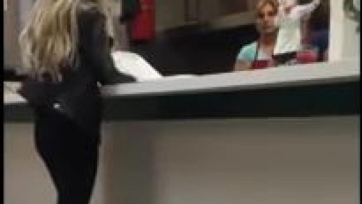 dumnezeu nu bate cu batul ce pateste o femeie dupa ce a facut scandal intr un restaurant