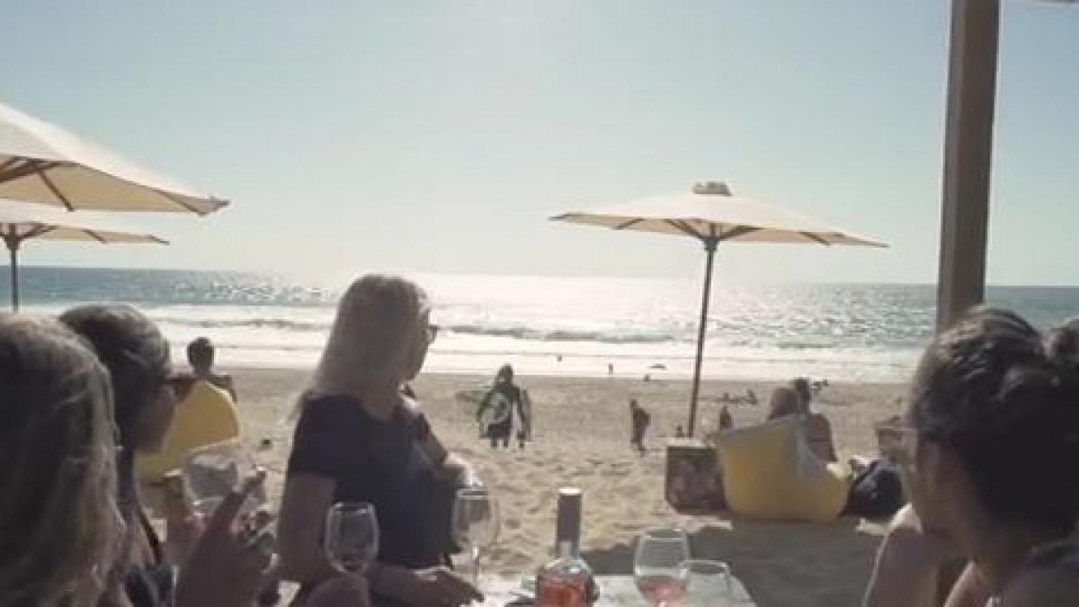 surprinzator si incantator cum face surf o sportiva din franta