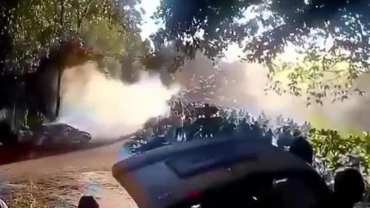 video sase oameni au murit la un raliu dupa ce una din masini a iesit in decor