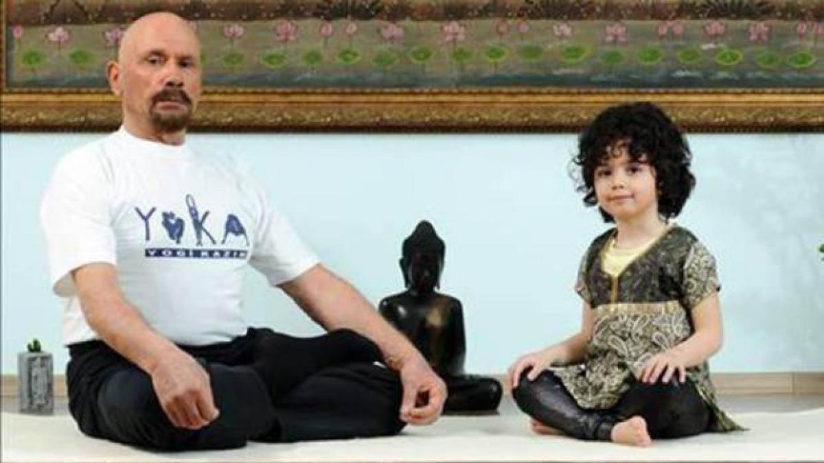 este cu adevarat incredibil ce varsta are acest barbat pare cu 50 de ani mai tanar decat este de