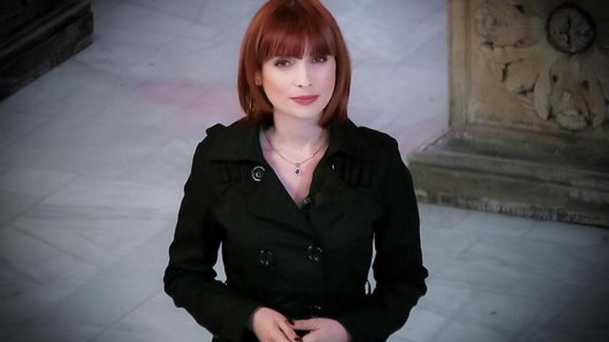 o cunoscuta vedeta tv a nascut in mare secret gemeni la 32 de ani arata foarte bine desi este mama