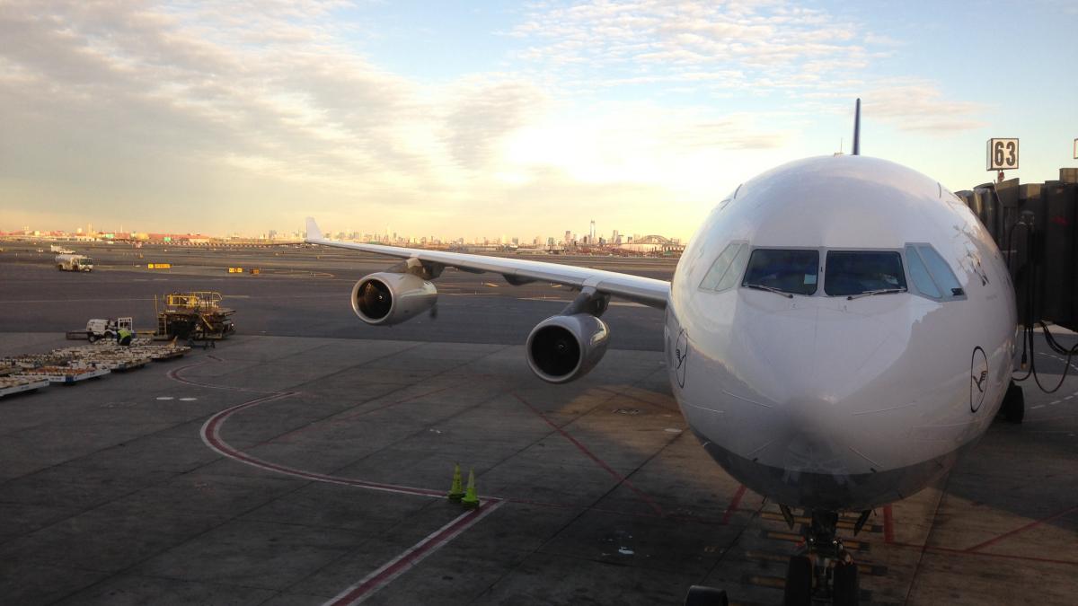 greva la o importanta companie aeriana zeci de zboruri anulate