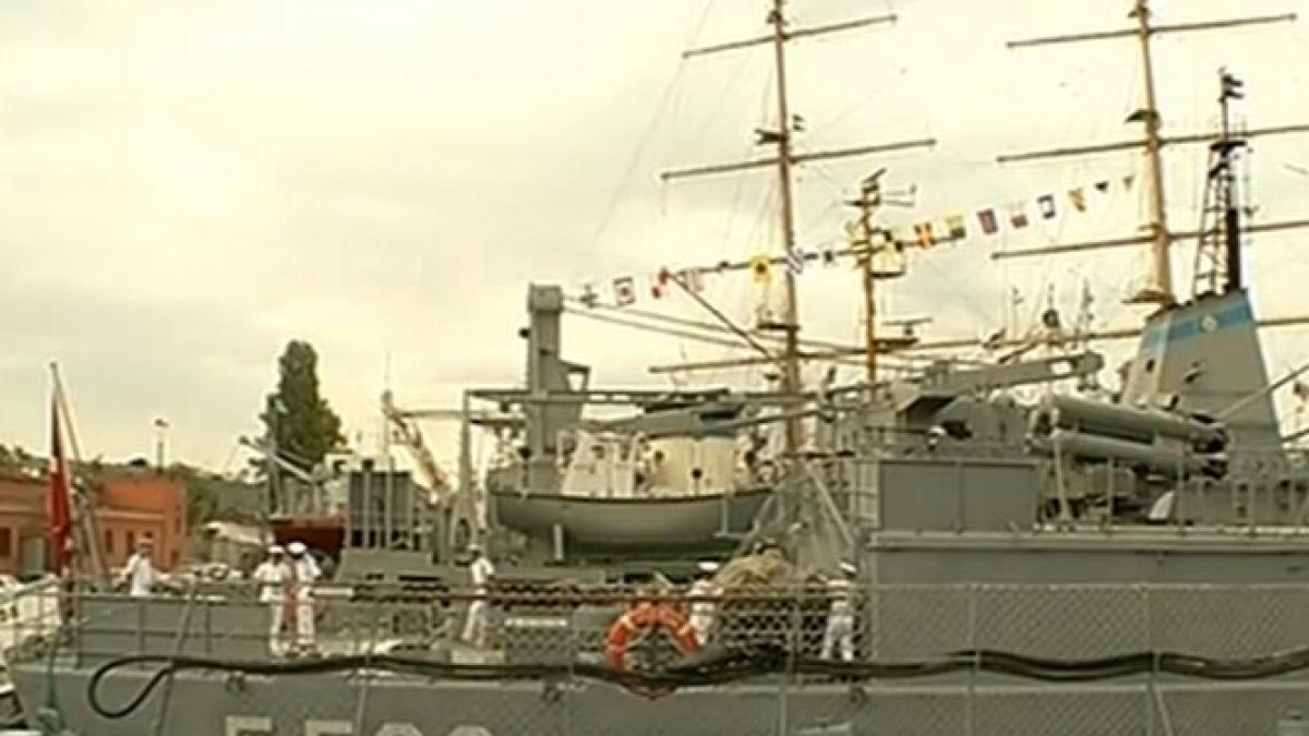 imagini spectaculoase de la exercitiile pe mare la care participa fortele navale romane