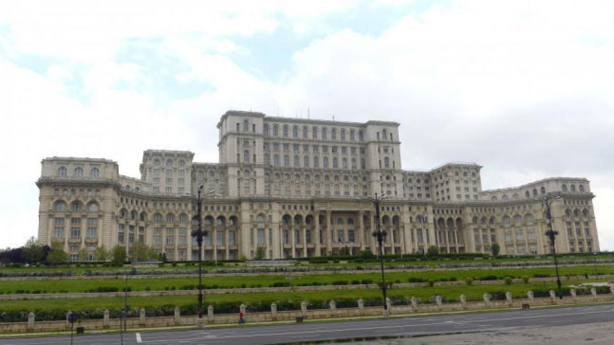 alerta la palatul parlamentului accesul a fost restrictionat din cauza unei genti suspecte