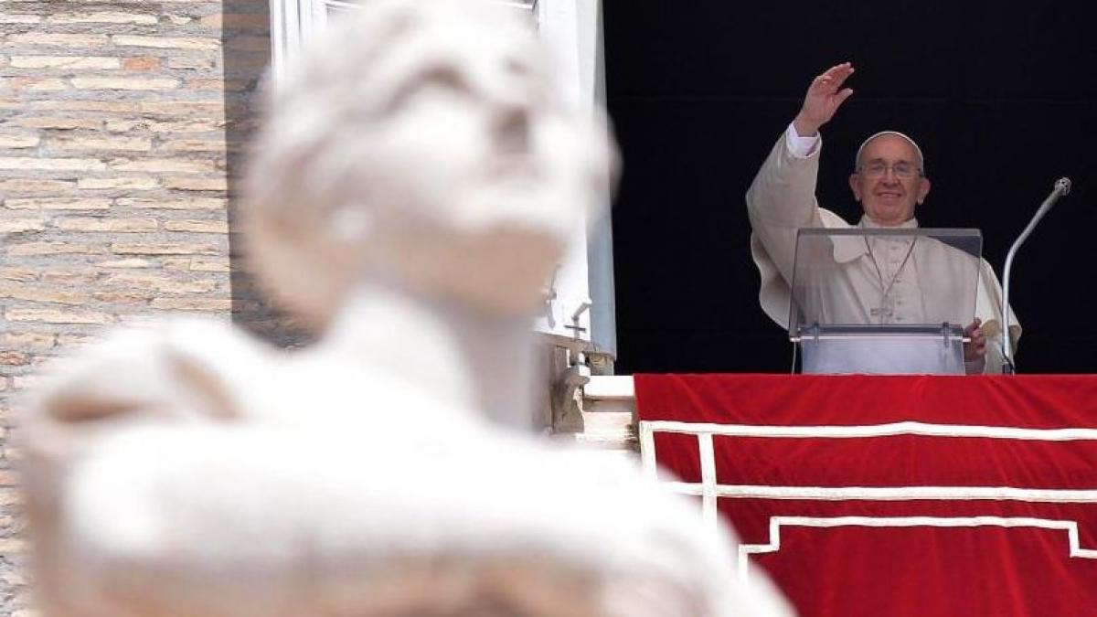 papa francisc gest fara precedent in istoria vaticanului