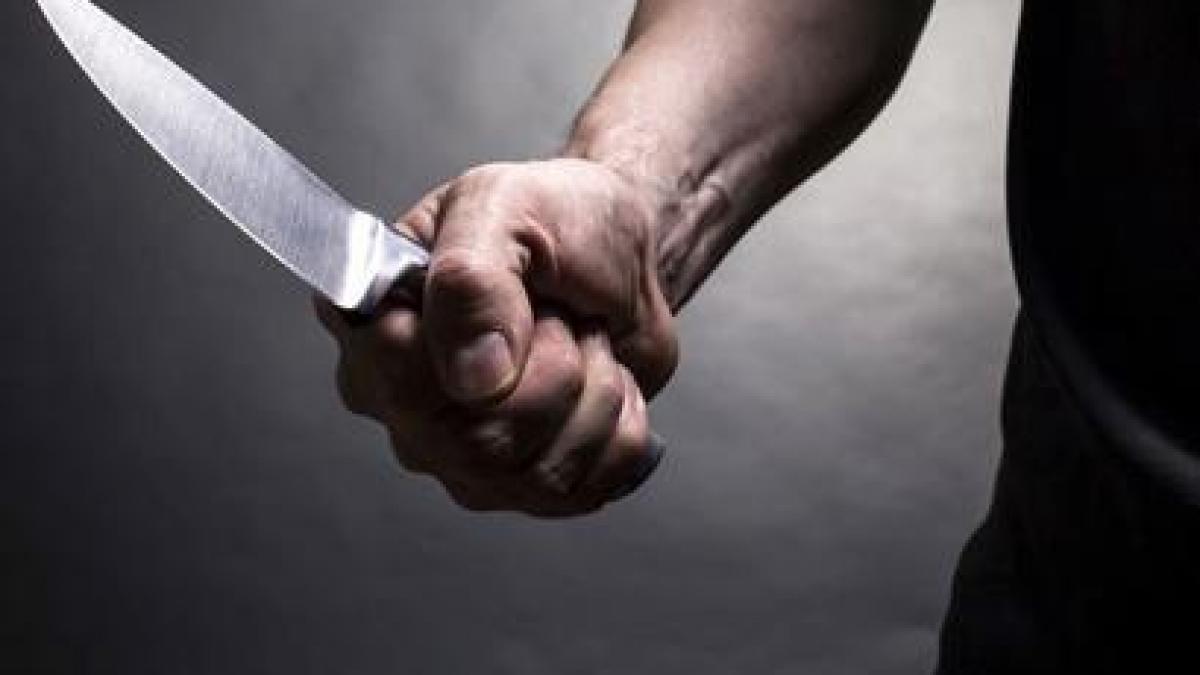 trei copii au fost gasiti morti intr o masina acestia ar fi fost injunghiati chiar de tatal lor