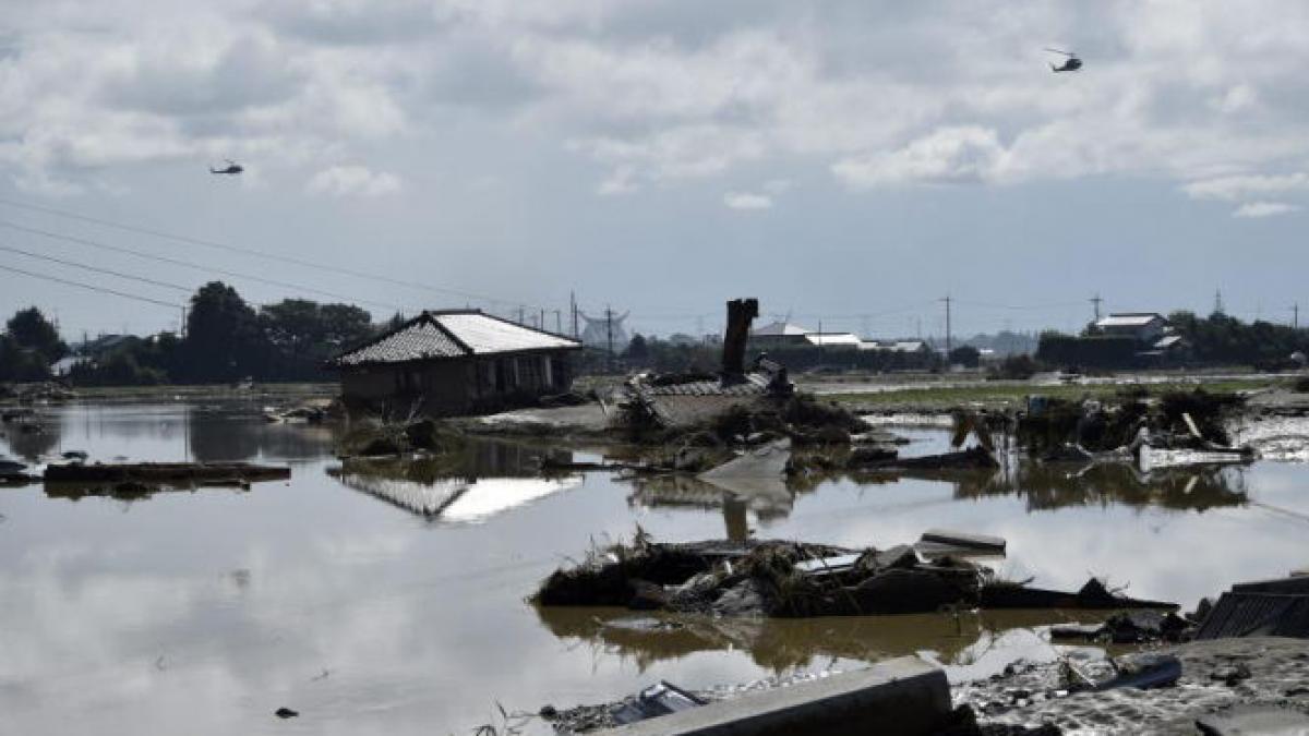 dezastru natural in japonia taifunul etau a facut prapad cel putin 22 de persoane sunt date