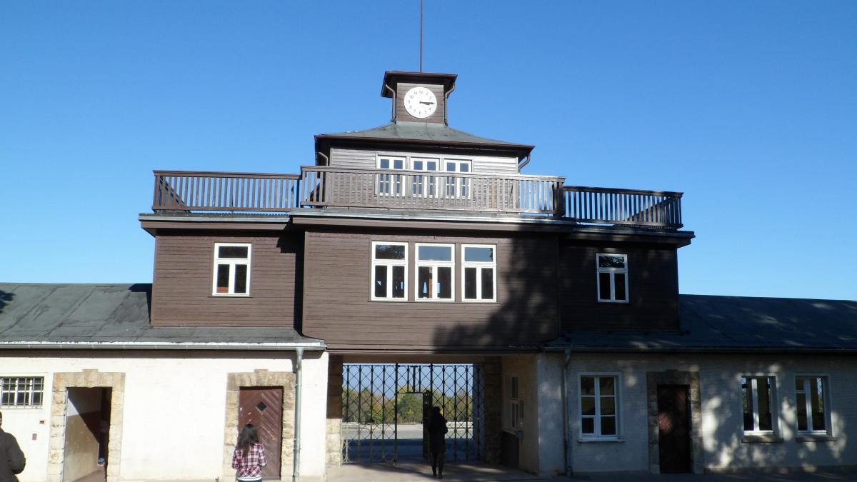 o parte din refugiatii care au ajuns in germania sunt tinuti in foste lagare de concentrare