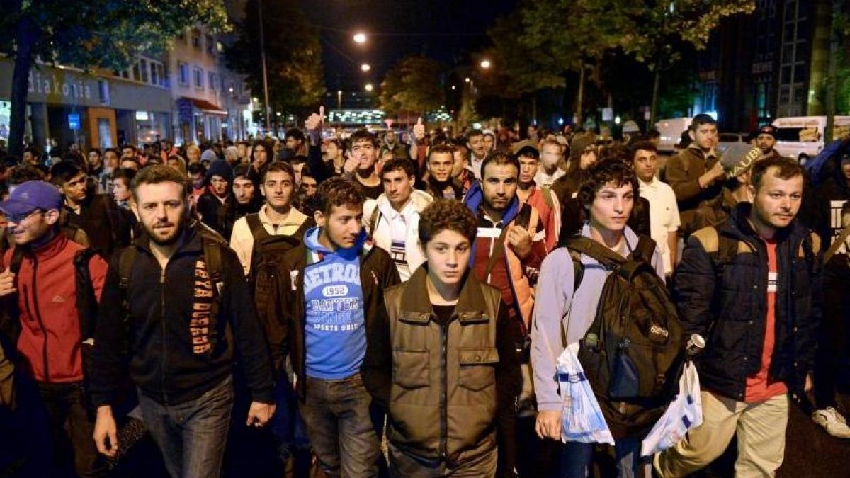 peste 40 000 de refugiati sunt asteptati in germania in acest weekend