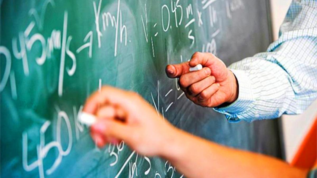 sase cadre didactice de la umf craiova trimise in judecata dupa ce ar fi luat mita de la studenti