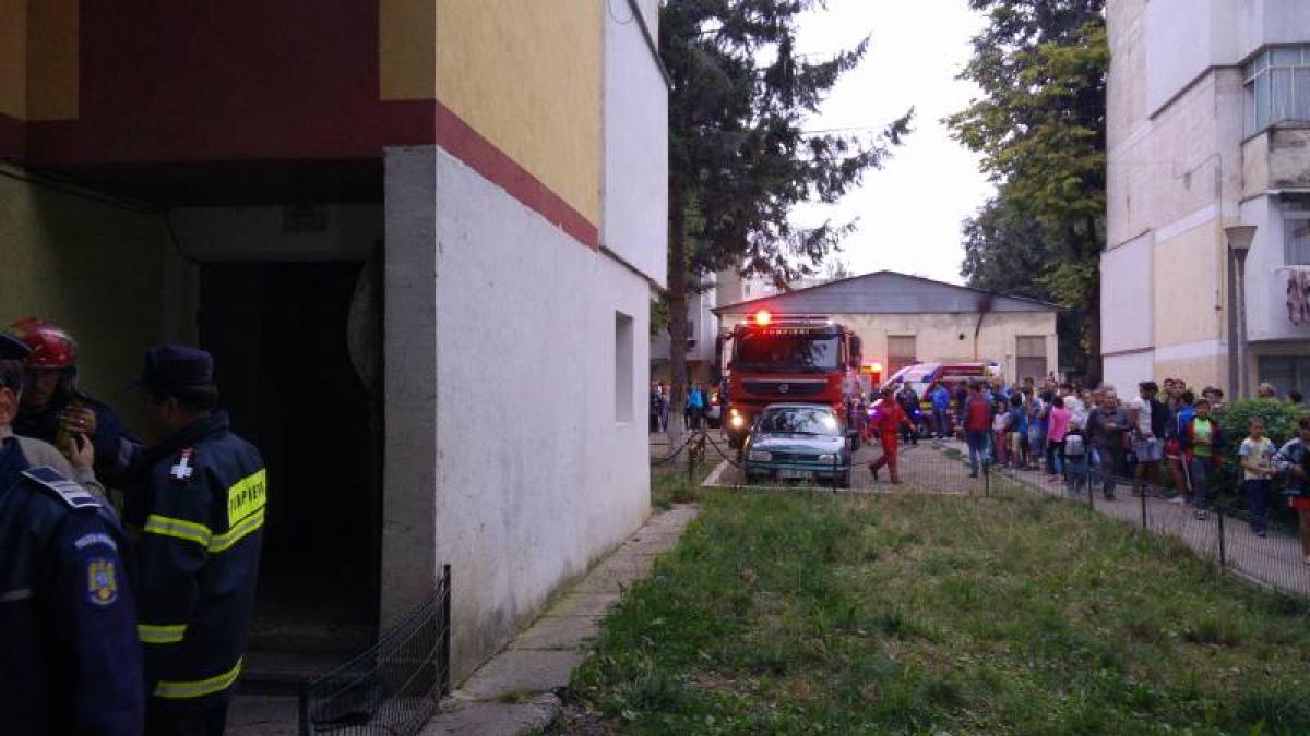 tentativa de suicid terminata tragic o persoana a decedat si doi politisti au fost raniti in urma