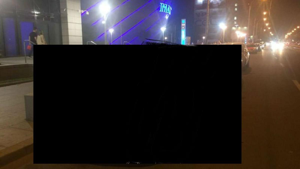 aparitie socanta intr un mall din capitala trecatorii si au facut cruce si s au pus pe facut poze