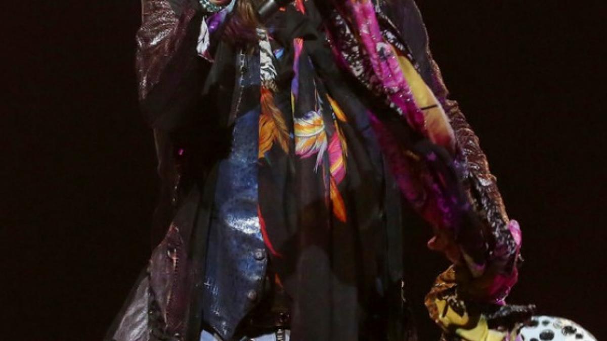 canta pe strada o melodie celebra cand si a facut aparitia chiar