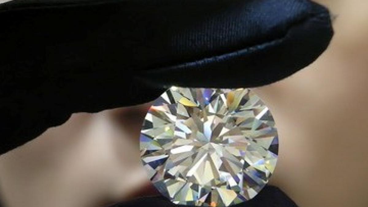 chinezoaica suspectata ca a inghitit un diamant furat operata la bangkok pentru recuperarea